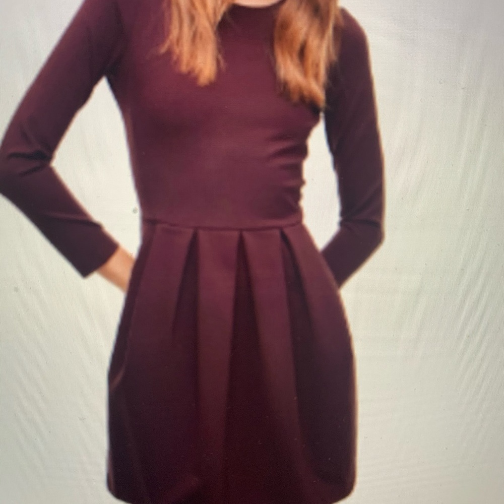 Aritzia Wilfred Black fit and flare stretchy dress .